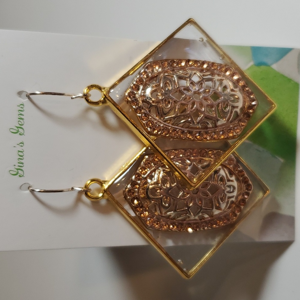 jewelry earrings gold tone in resin handcrafted by Gina Witten